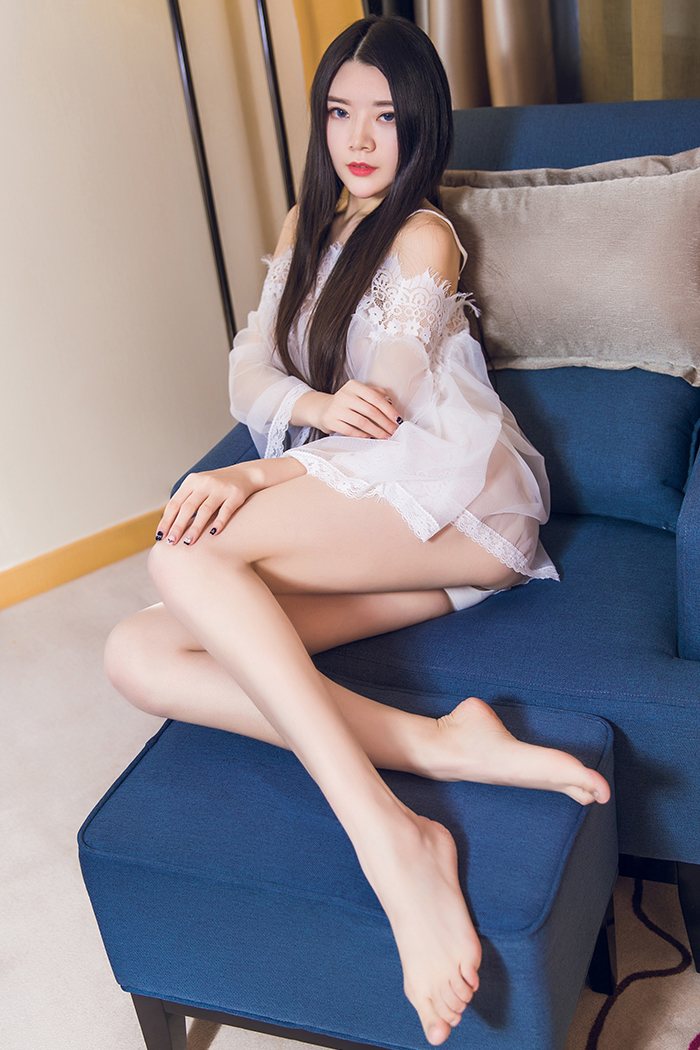 百合姐妹花演绎制服情趣双飞诱惑(图3)