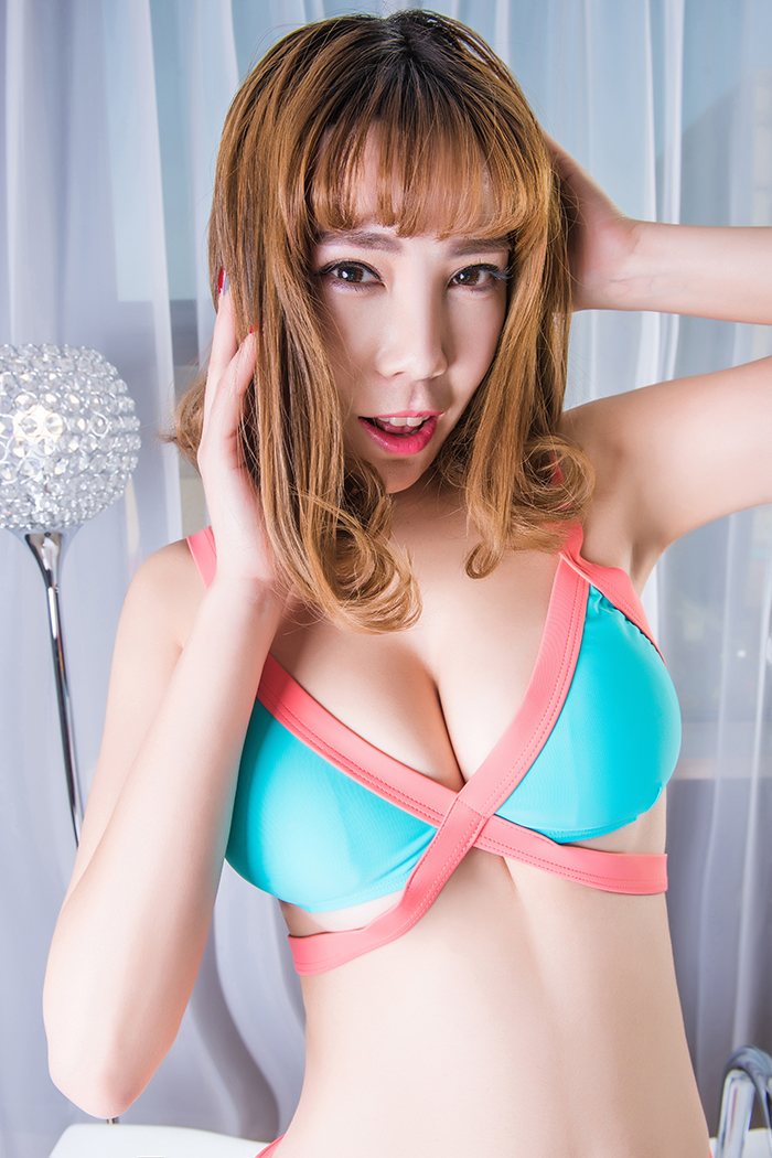 美女李绫绾胶带遮点诱人姿势很销魂(图49)