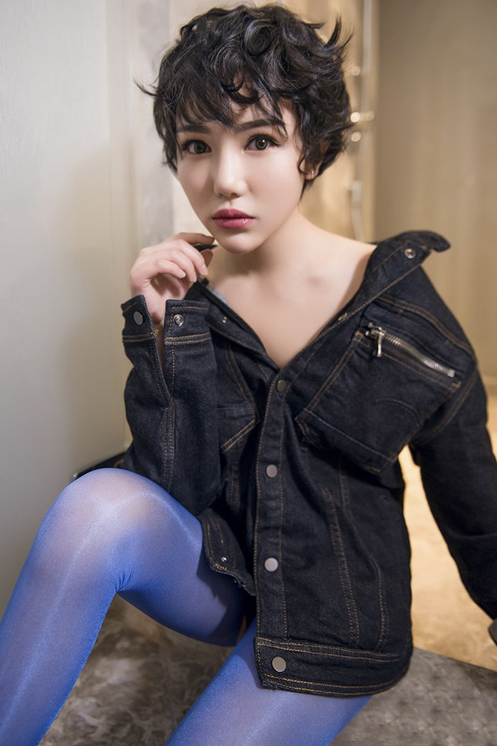 丝袜少妇大悦悦全裸上身秀傲人美乳(图15)