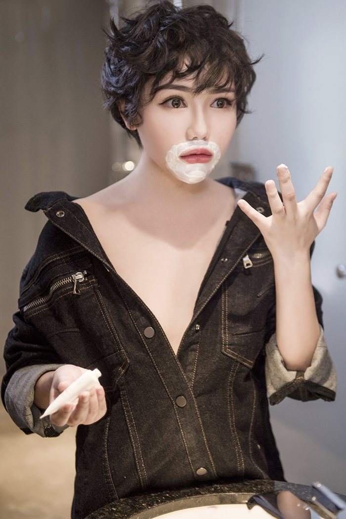 丝袜少妇大悦悦全裸上身秀傲人美乳(图17)