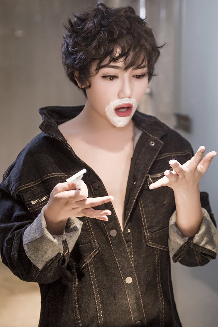 丝袜少妇大悦悦全裸上身秀傲人美乳(图18)