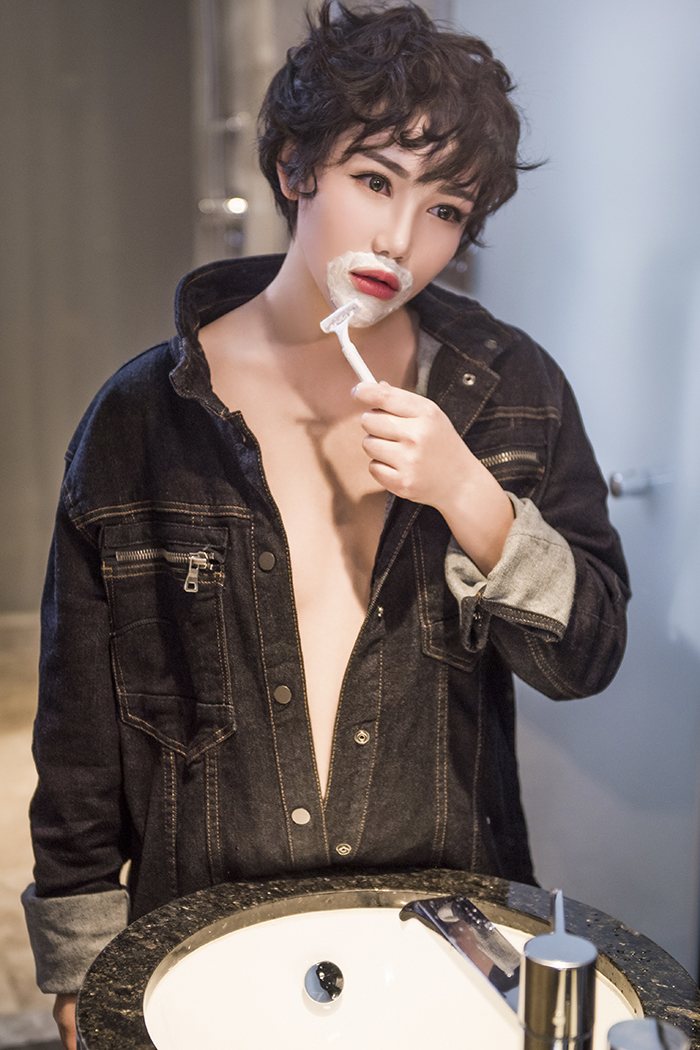 丝袜少妇大悦悦全裸上身秀傲人美乳(图20)