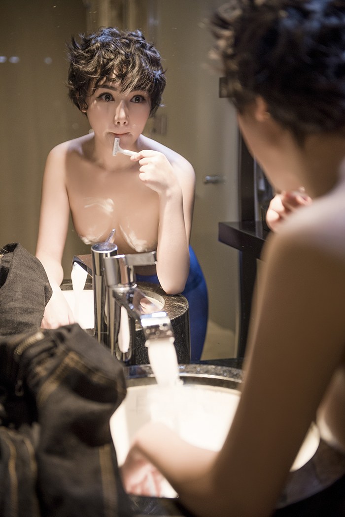 丝袜少妇大悦悦全裸上身秀傲人美乳(图26)