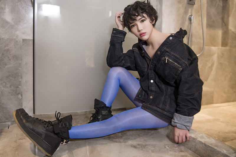 丝袜少妇大悦悦全裸上身秀傲人美乳(图36)