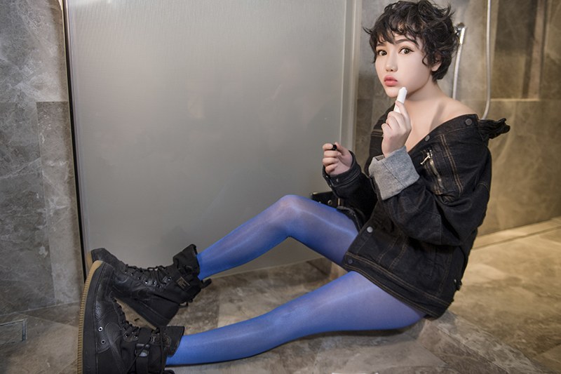 丝袜少妇大悦悦全裸上身秀傲人美乳(图37)