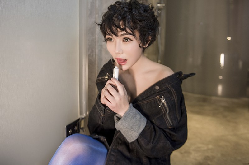 丝袜少妇大悦悦全裸上身秀傲人美乳(图38)