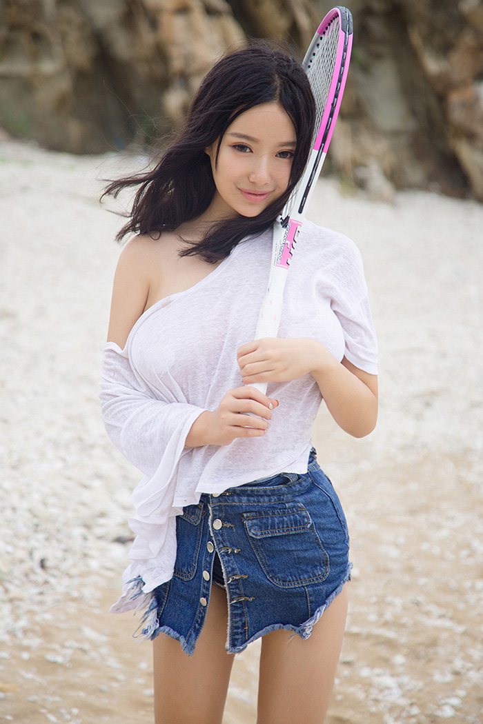 极品尤物海边撩衣露乳让人垂涎欲滴(图42)