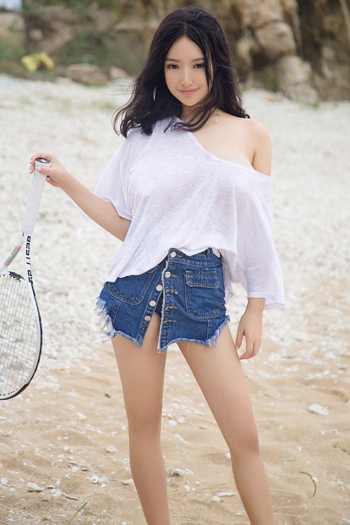 极品尤物海边撩衣露乳让人垂涎欲滴(图43)