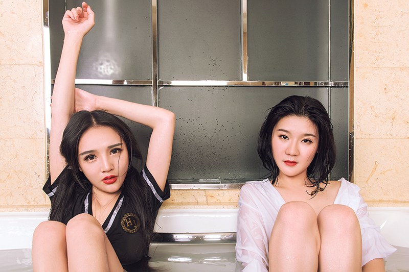 性感女神双人派对丁裤黑丝浴室湿身(图41)