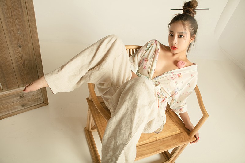 性感姐妹花肚兜难掩凹凸魔鬼身材(图60)