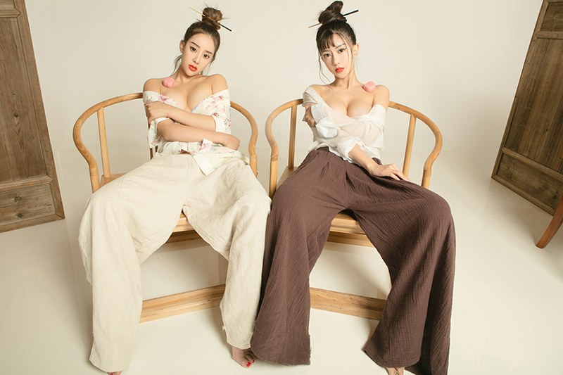 性感姐妹花肚兜难掩凹凸魔鬼身材(图61)