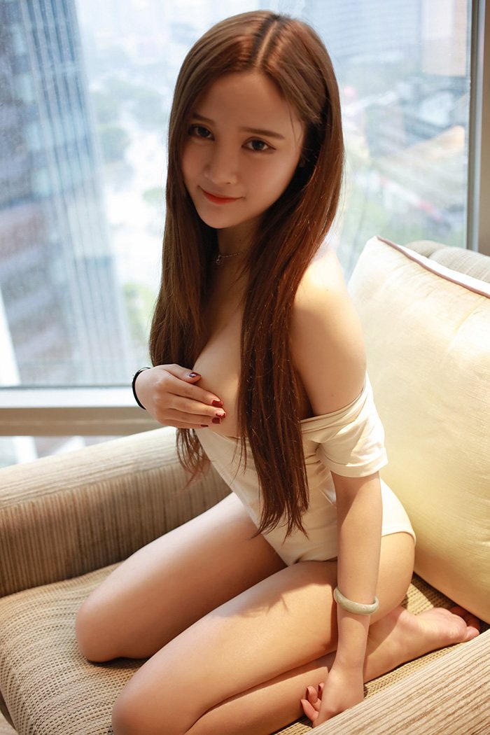 少女姗姗真空上阵玉乳翘臀看点足(图27)