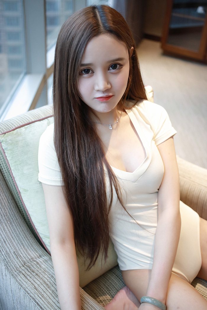 少女姗姗真空上阵玉乳翘臀看点足(图7)