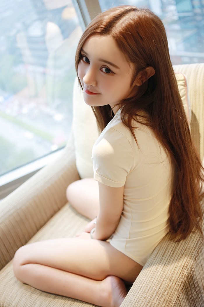 少女姗姗真空上阵玉乳翘臀看点足(图9)