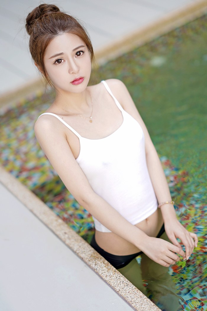 邻家女孩张静燕浴室湿身春光乍泄(图33)