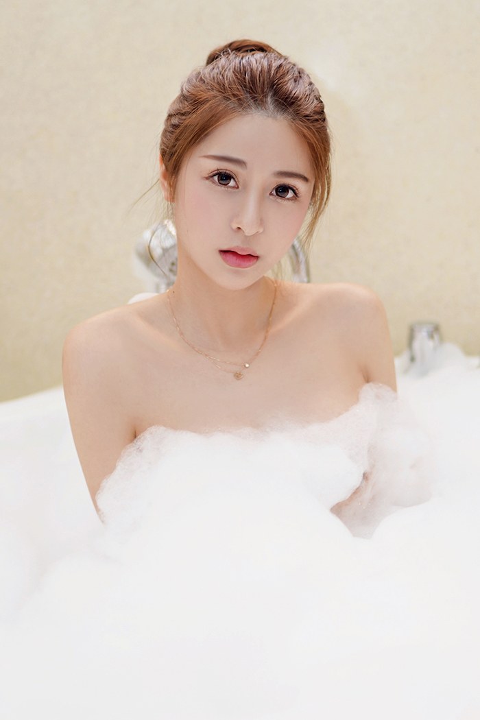 邻家女孩张静燕浴室湿身春光乍泄(图48)