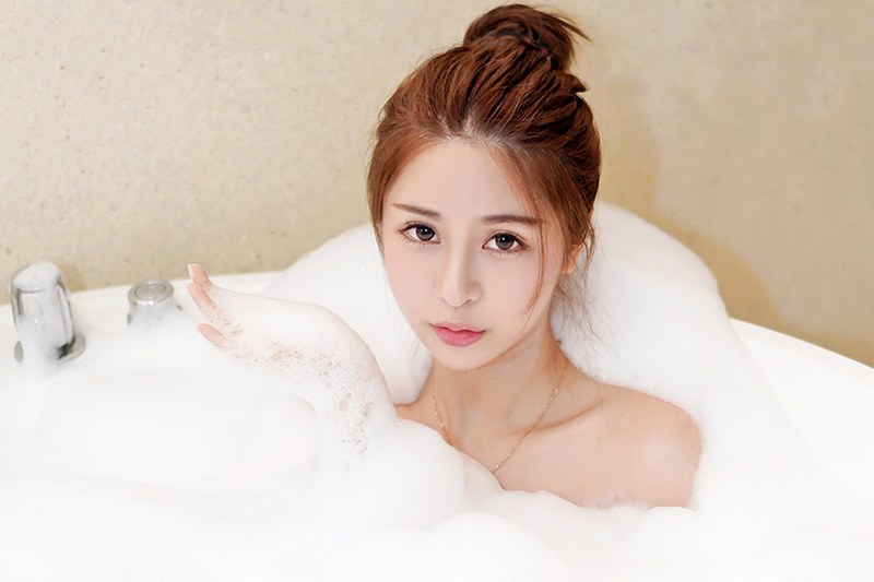 邻家女孩张静燕浴室湿身春光乍泄(图50)