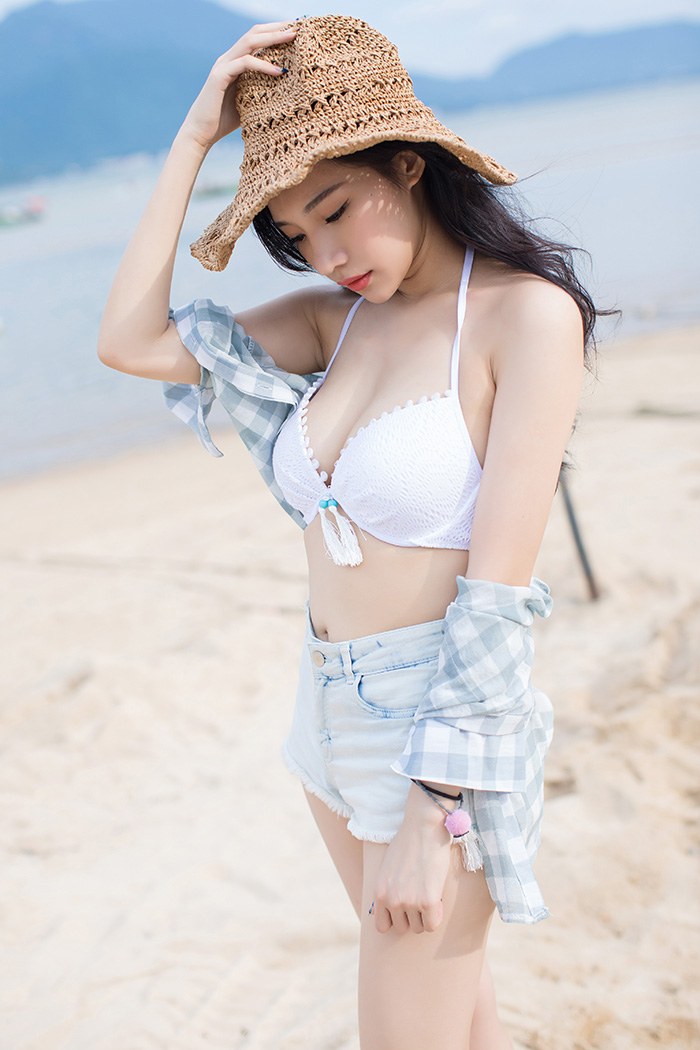 寂寞少妇狐狸妹蕾丝内衣镂空秀美乳(图2)