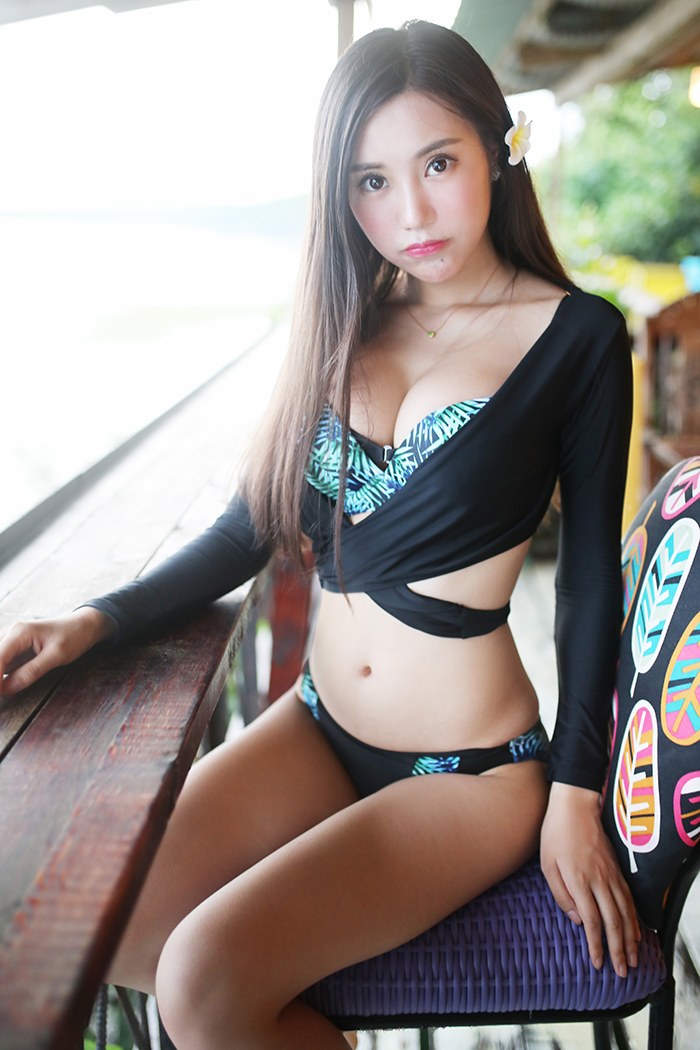 知性女神绮里嘉爆乳比基尼诱惑十足(图24)