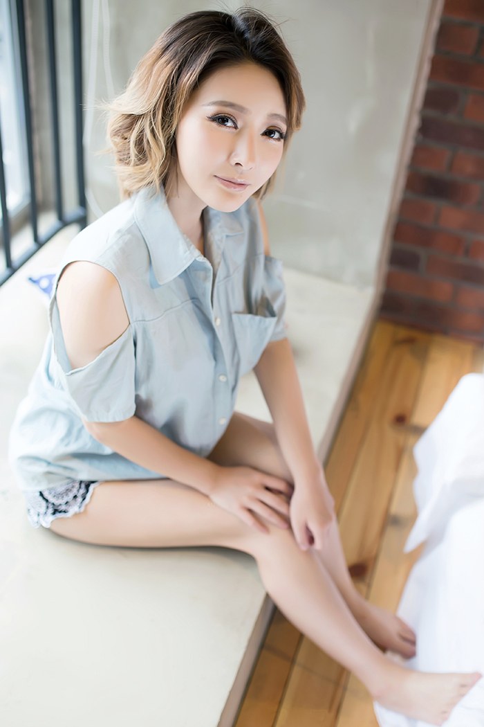 日本老湿性感内衣秀傲人豪乳翘臀(图2)