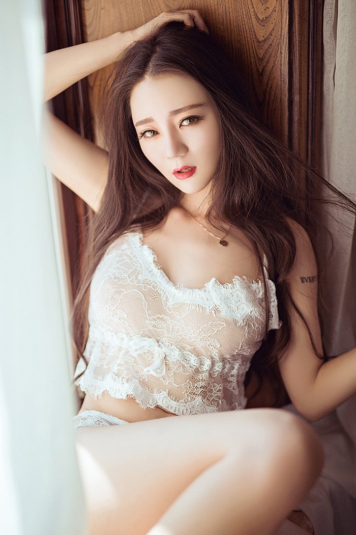 知性女神莫雅淇热辣胴体香艳欲滴(图15)