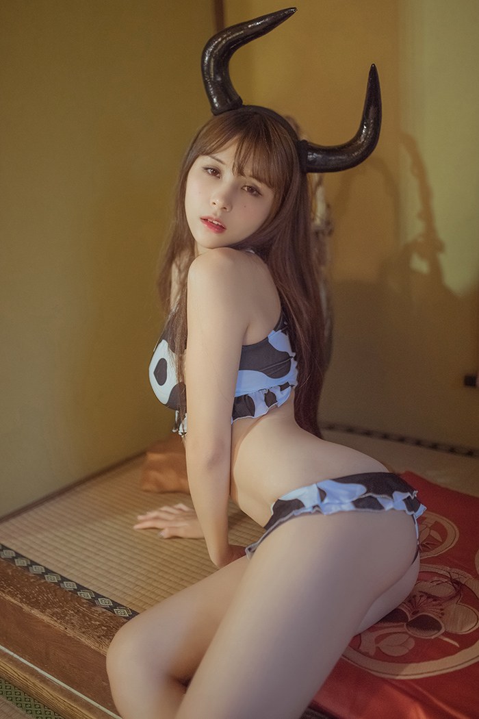 一品奶牛夏美酱酥胸半露乳量惊人(图13)