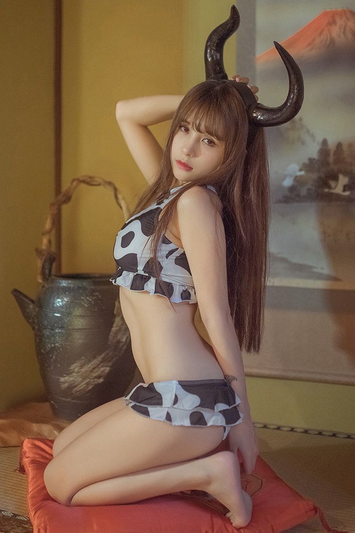 一品奶牛夏美酱酥胸半露乳量惊人(图18)