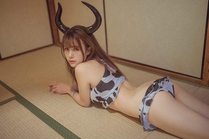 一品奶牛夏美酱酥胸半露乳量惊人(图28)