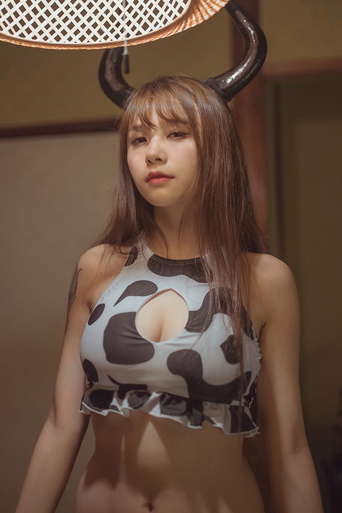 一品奶牛夏美酱酥胸半露乳量惊人(图6)