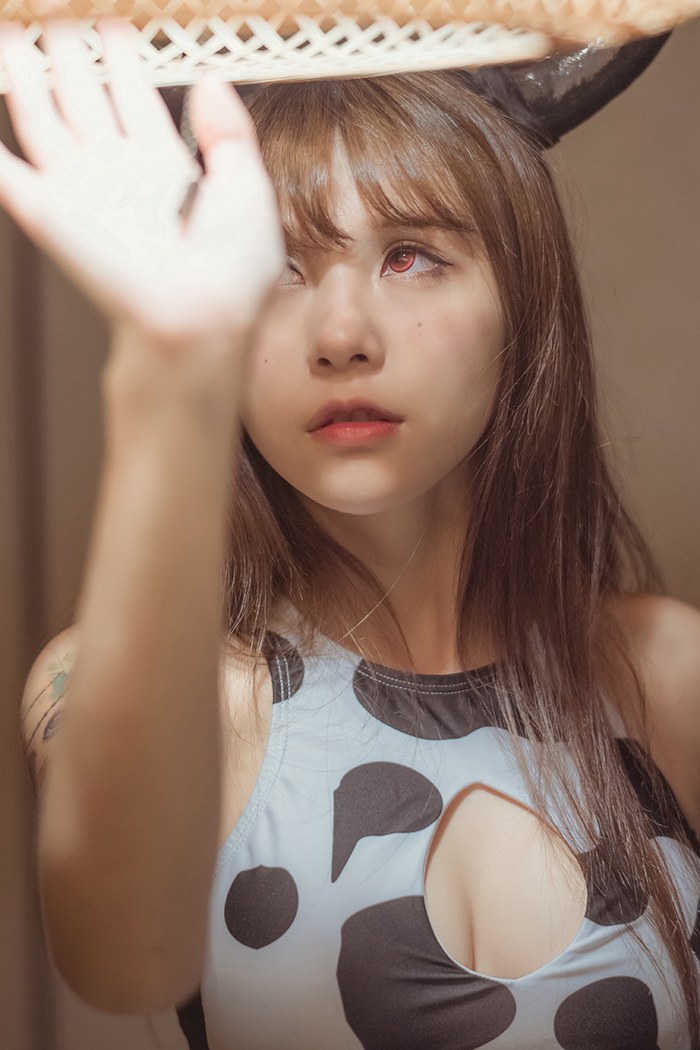 一品奶牛夏美酱酥胸半露乳量惊人(图8)