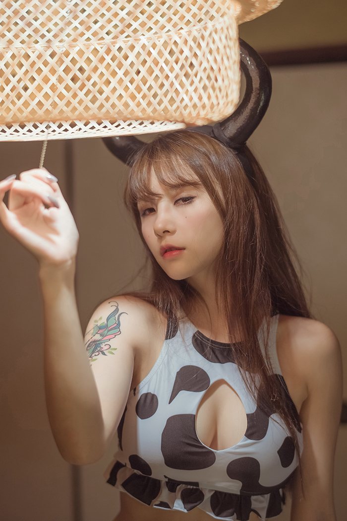 一品奶牛夏美酱酥胸半露乳量惊人(图9)