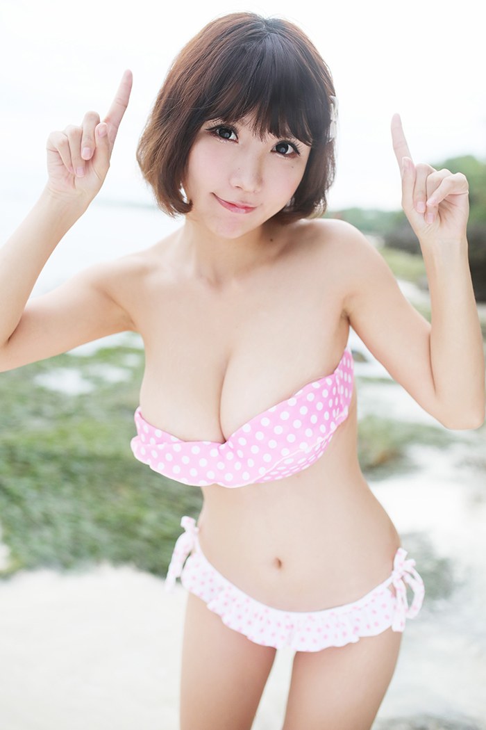 性感女神晓茜脱比基尼秀傲人巨乳(图23)