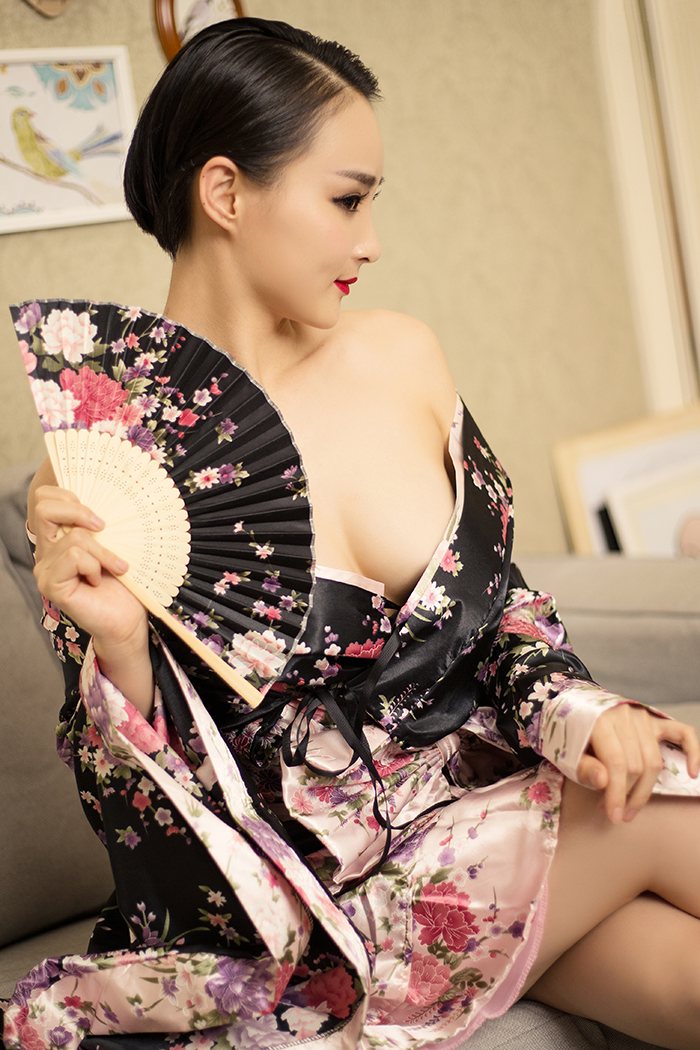 黑丝姐姐周夕爱翘臀酥胸秀色可餐(图1)