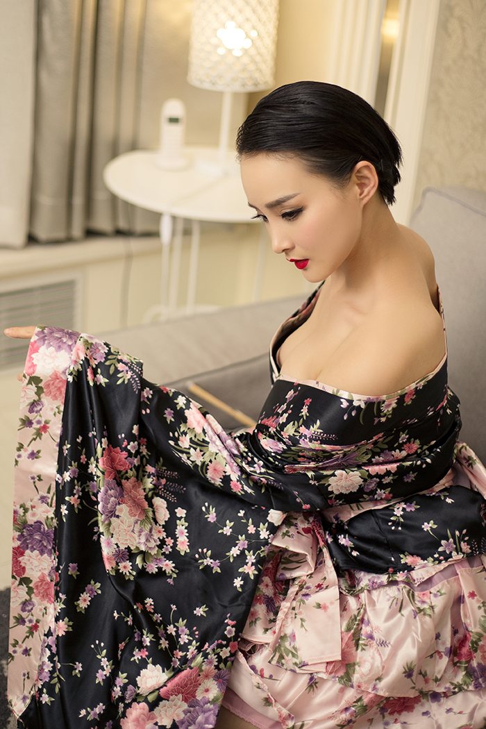 黑丝姐姐周夕爱翘臀酥胸秀色可餐(图3)