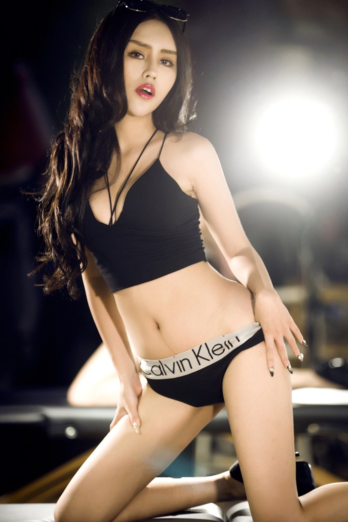 性感妖姬陈迪雅尺度大开玉体横陈(图5)