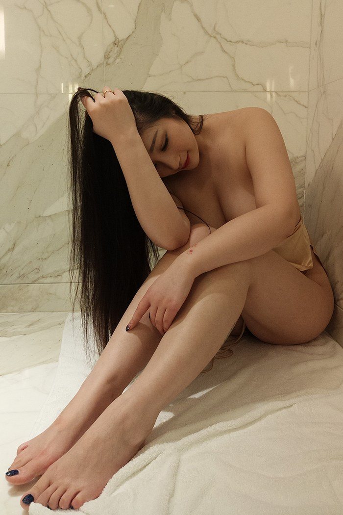 寂寞少妇妲己只手难掩白嫩浑圆双乳(图30)