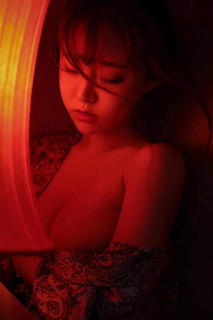 大胸妹柳侑绮性感cos巨乳跃跃欲出(图13)