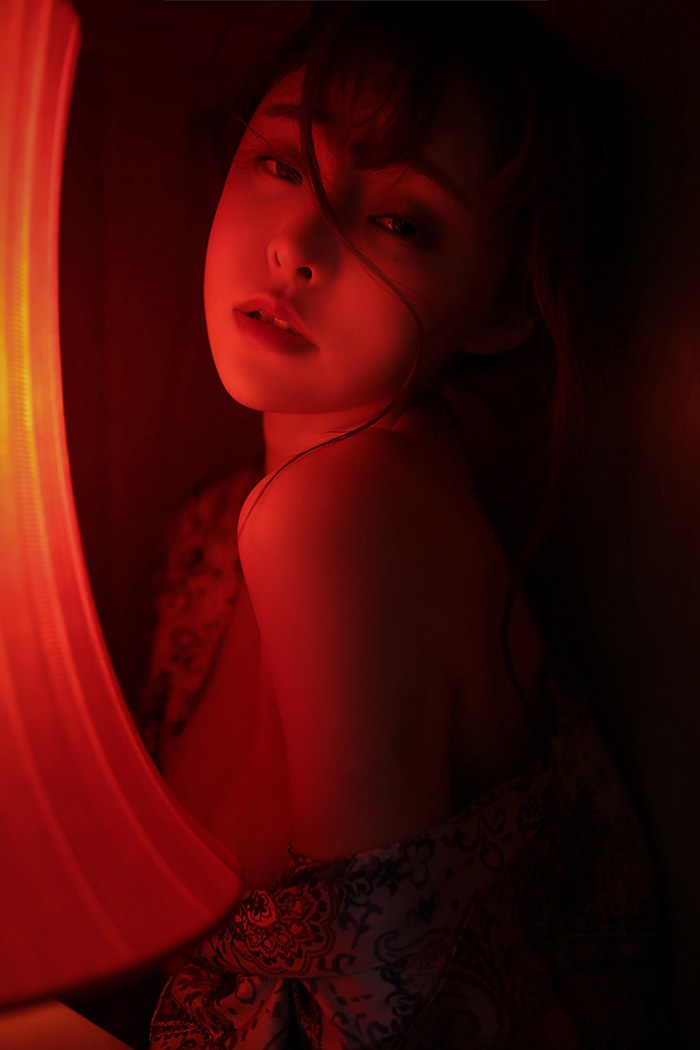 大胸妹柳侑绮性感cos巨乳跃跃欲出(图8)