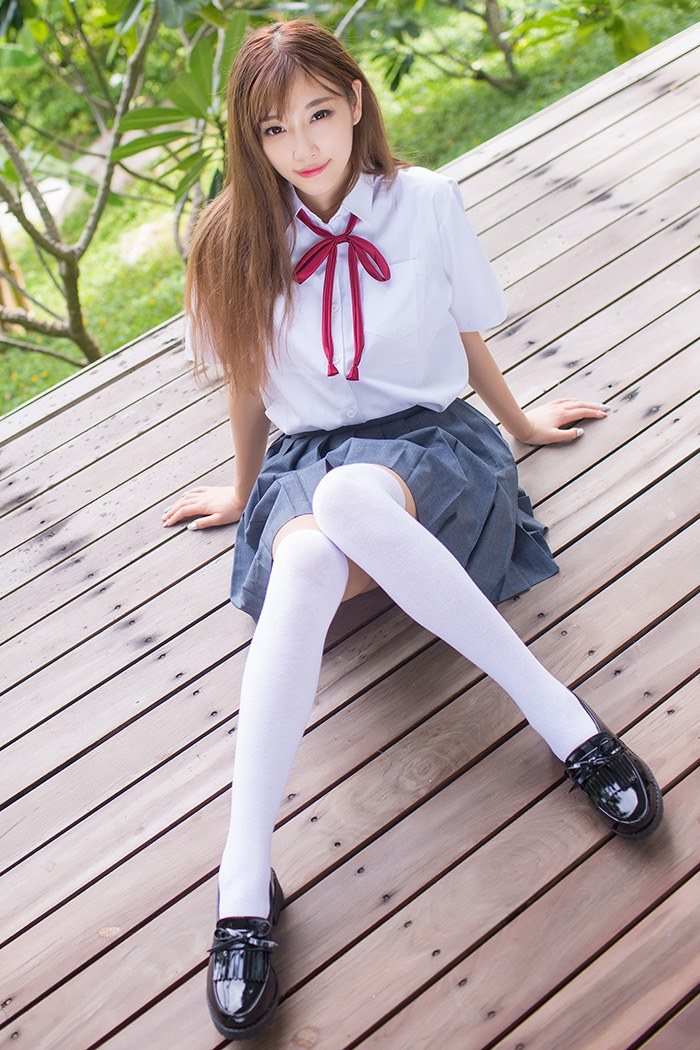 甜美学生妹杨晨晨制服白袜秀美乳(图5)