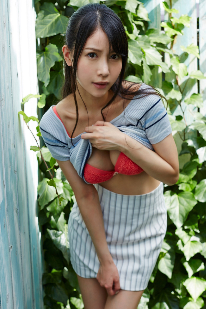 气质护士青井丝袜美腿好身材惹火诱人(图2)