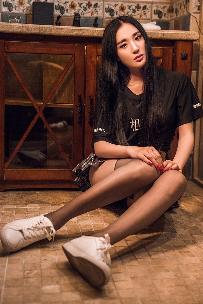 宅男女神涟漪制服黑丝吸引你眼球(图5)