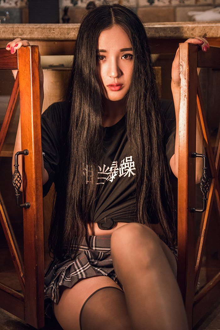 宅男女神涟漪制服黑丝吸引你眼球(图9)