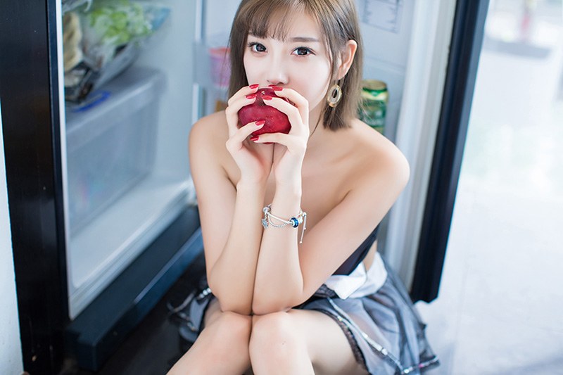 甜美嫩模杨晨晨性感比基尼诱惑足(图34)