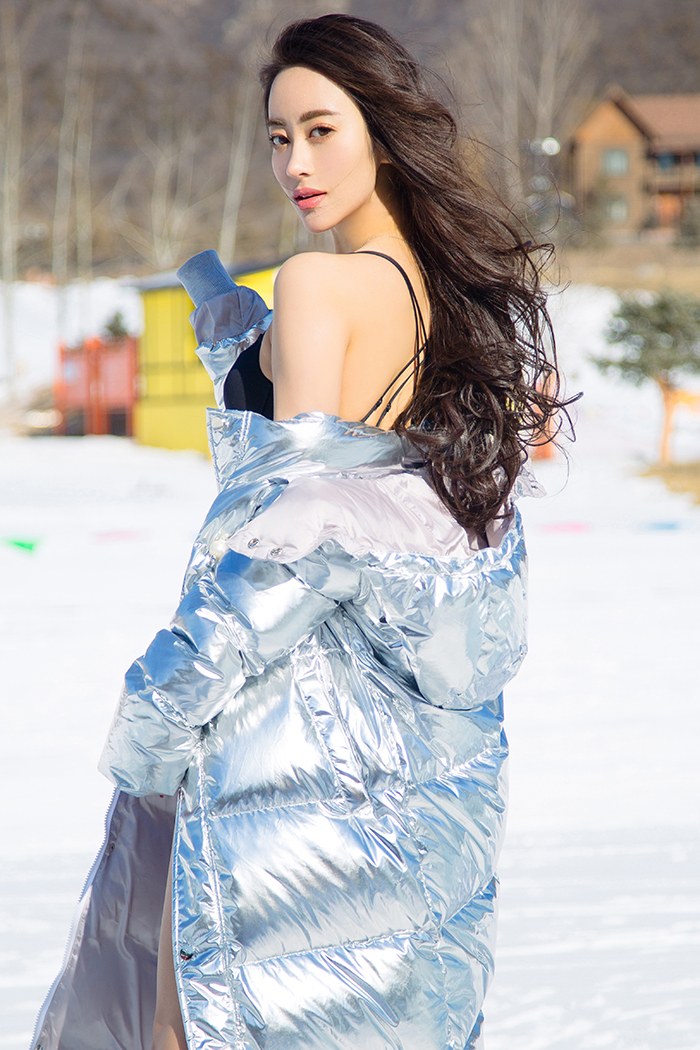 气质女神穆菲菲雪地比基尼身姿曼妙(图34)