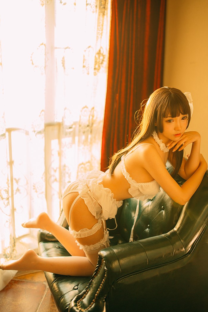 巨乳萝莉演绎白丝女仆等你来调教(图5)