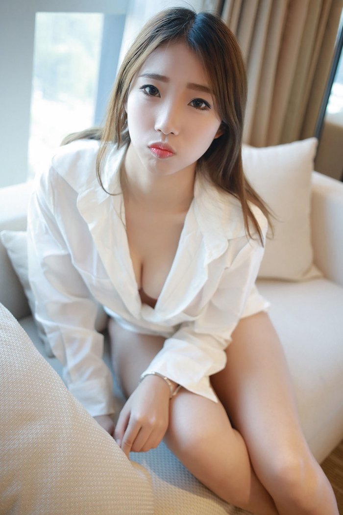 童颜巨乳宝儿居家服性感咬嘴唇引人怜爱(图12)