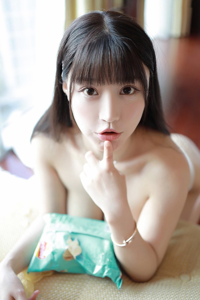 清纯嫩妹朱可儿薯片贴乳等你品尝(图41)