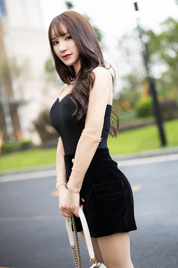 长腿女神周于希肉丝长靴车内露美臀(图7)