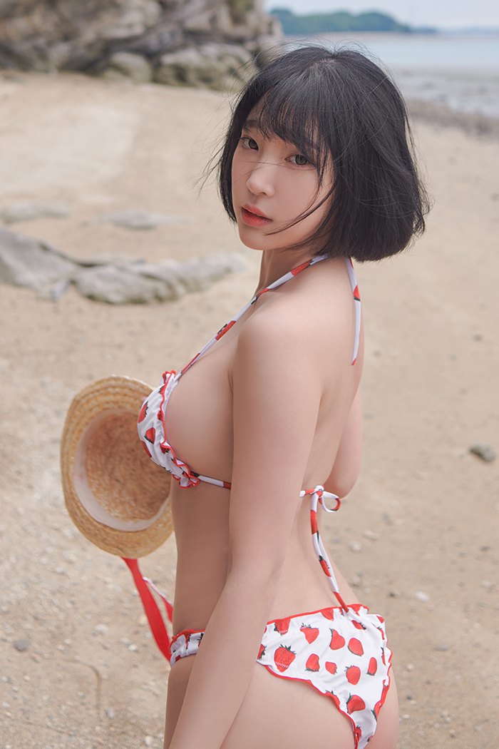 草莓小妹卿卿玉足酥胸等你一口吃掉(图14)