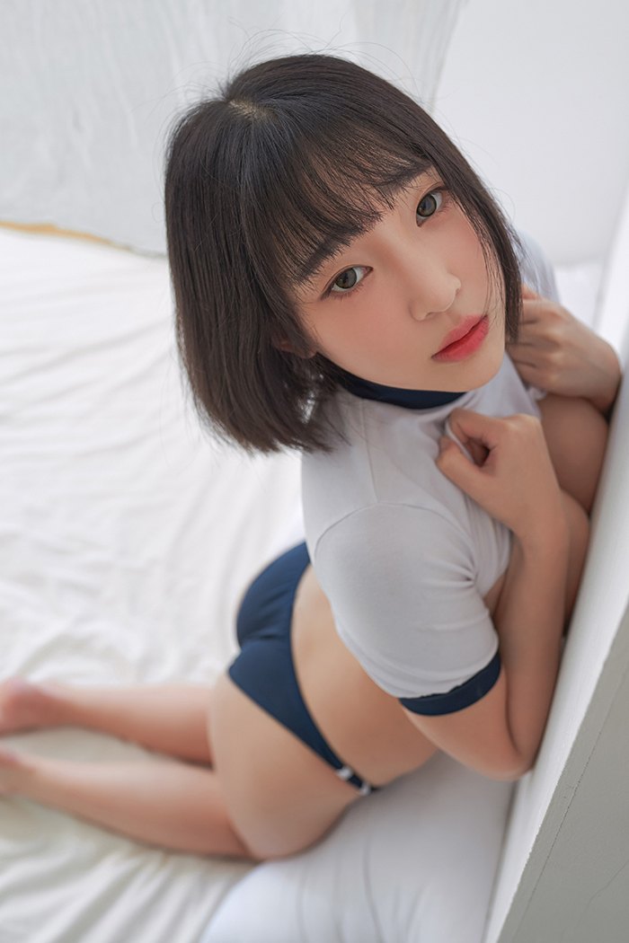 草莓小妹卿卿玉足酥胸等你一口吃掉(图36)